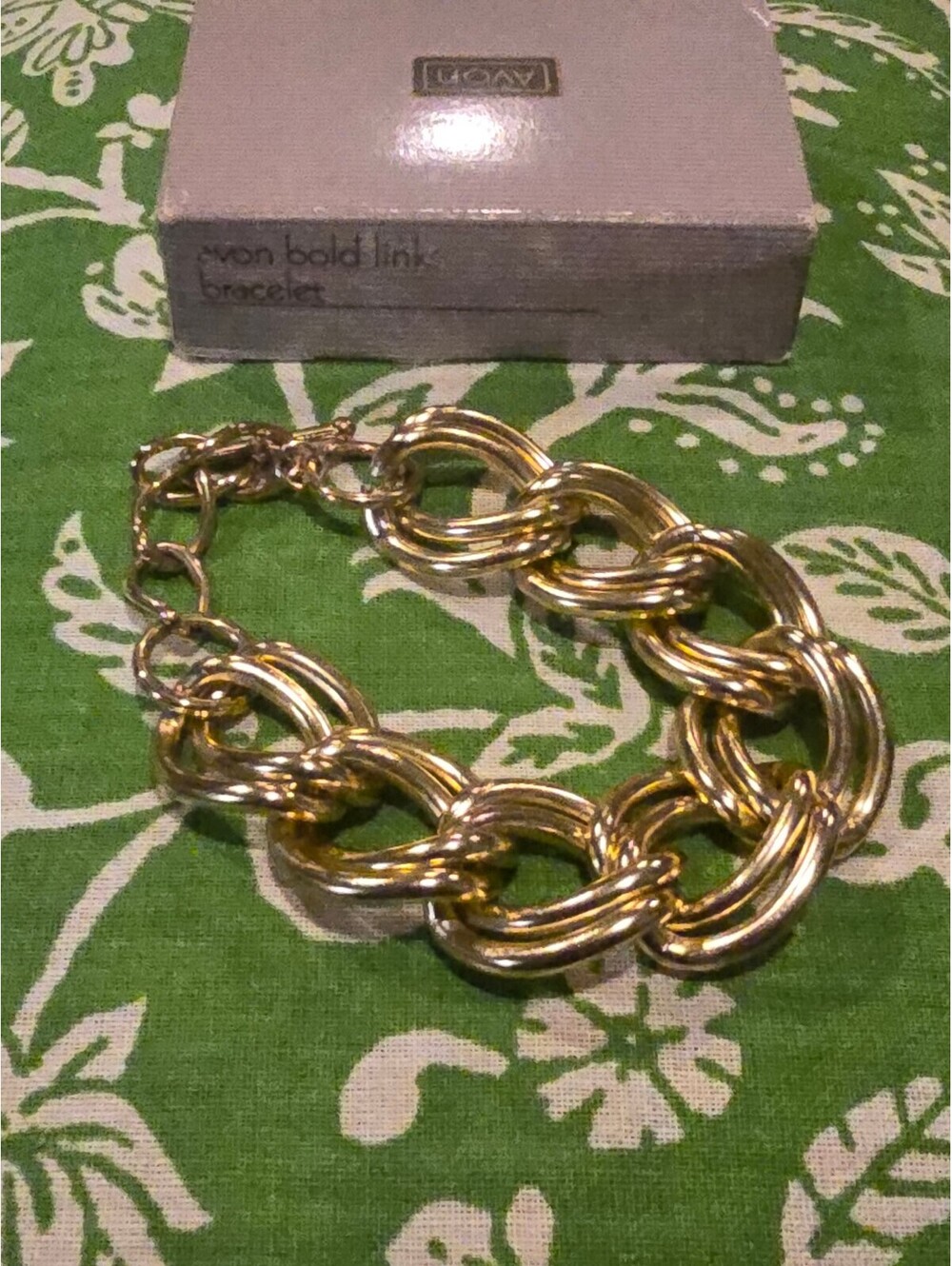 90s Avon bold links bracelet goldtone. Vtg  Looking for matching necklace!!!